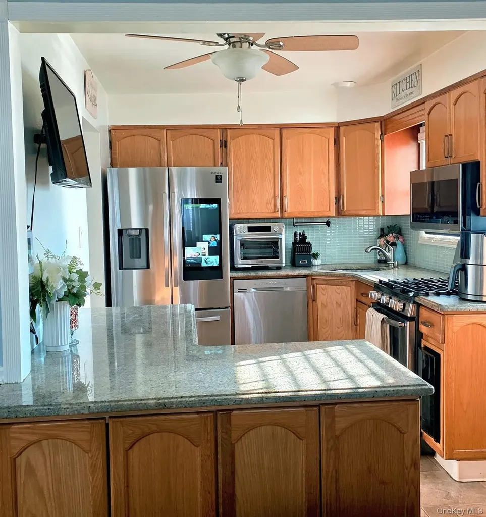 890 Clay Street Baldwin NY 11510