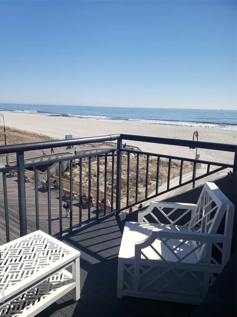 100 W Broadway Long Beach NY 11561