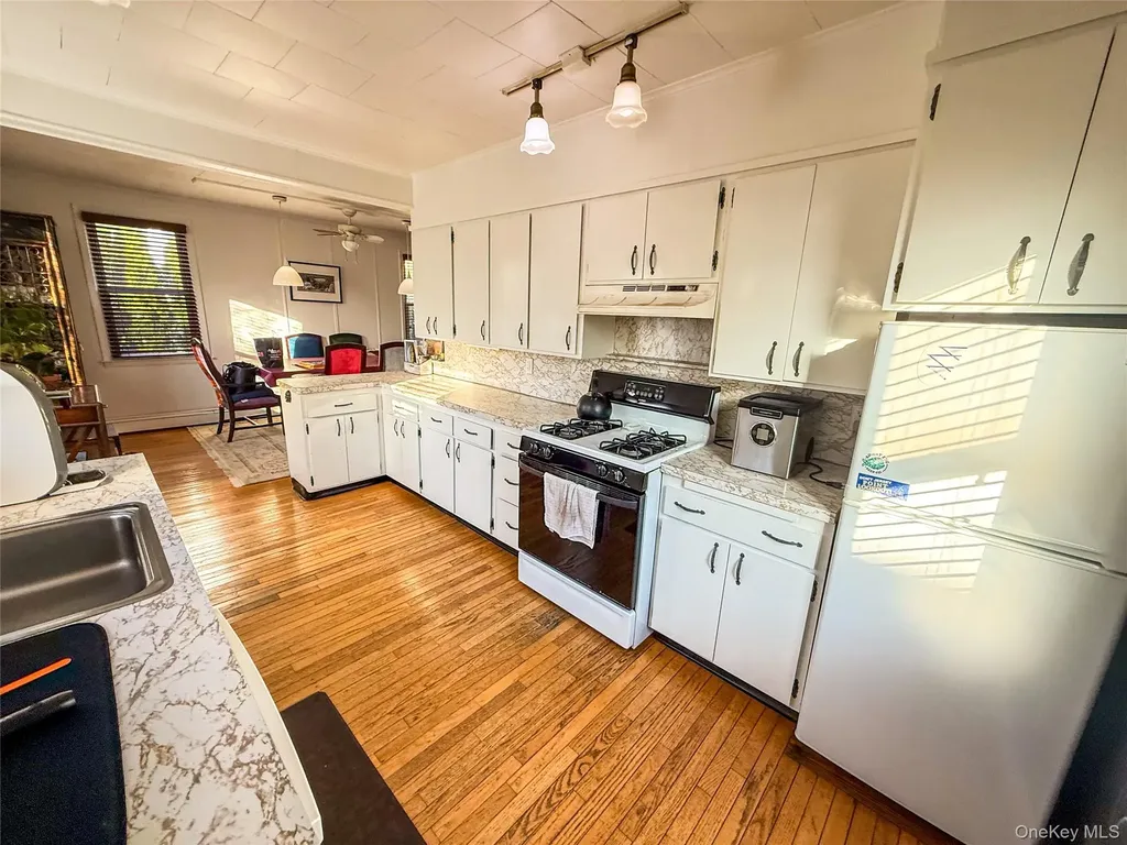 105 Baldwin Avenue Point Lookout NY 11569