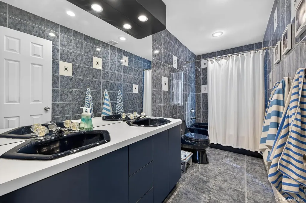 18 Melrose Lane Commack NY 11725