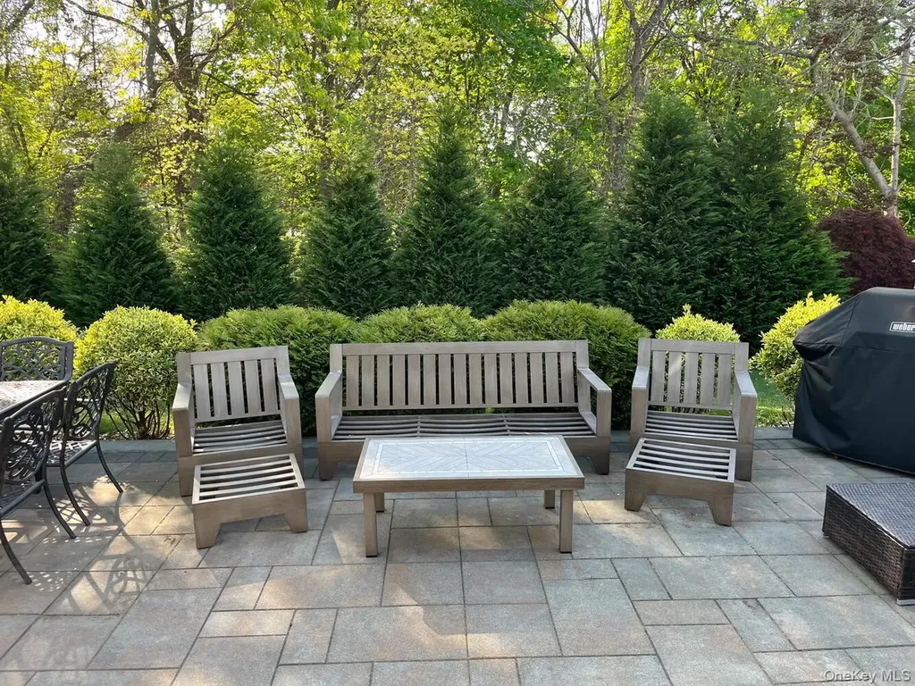 18 Melrose Lane Commack NY 11725
