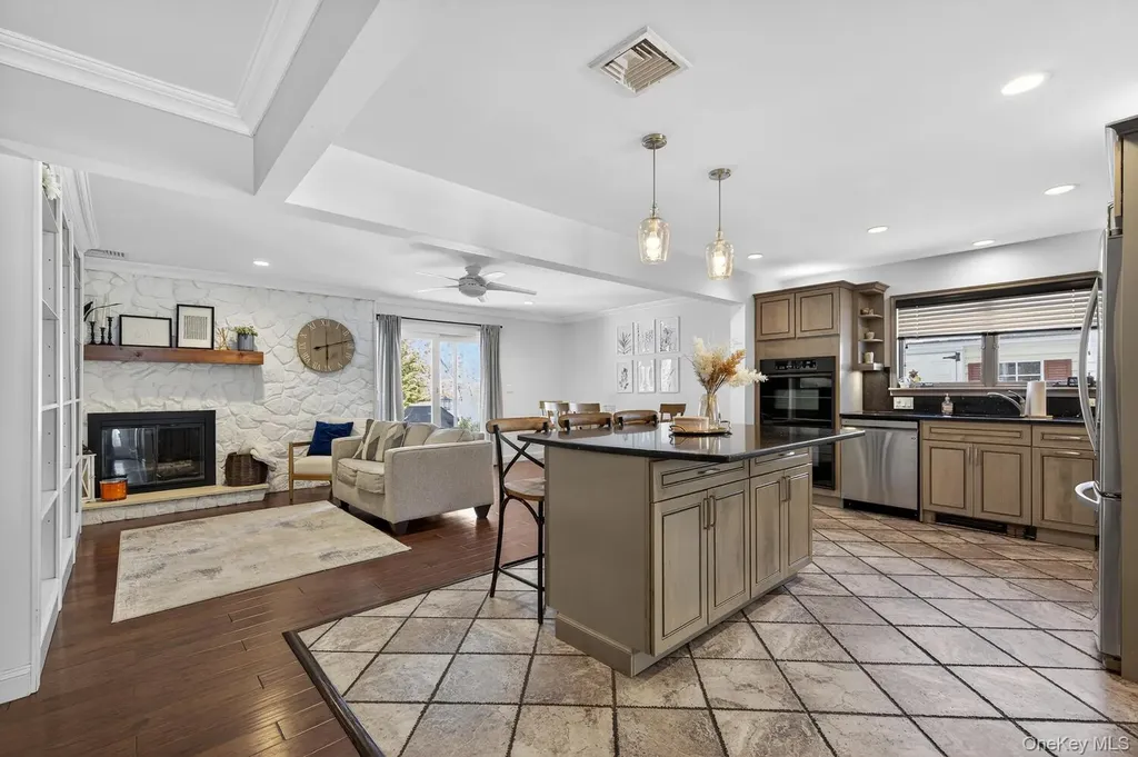 18 Melrose Lane Commack NY 11725