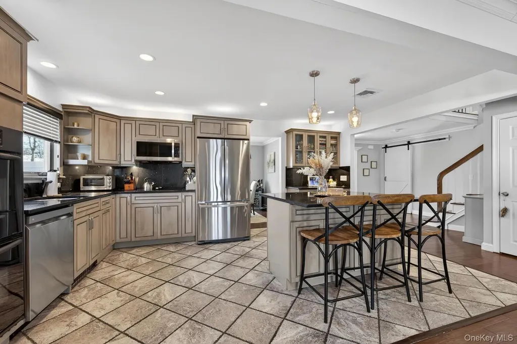 18 Melrose Lane Commack NY 11725