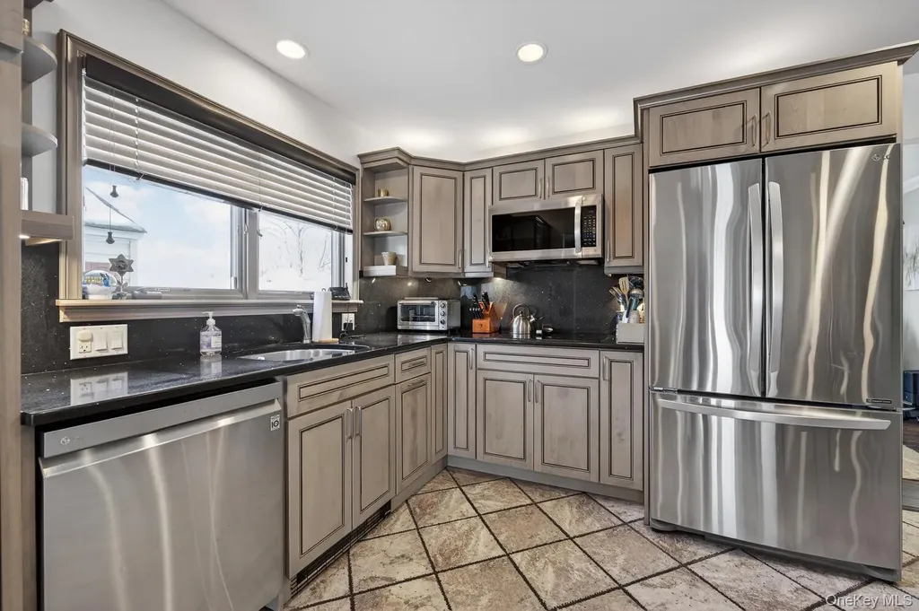 18 Melrose Lane Commack NY 11725