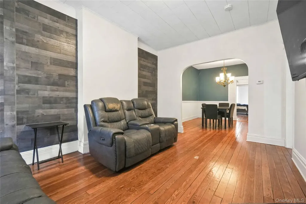 5917 Putnam Avenue Ridgewood NY 11385