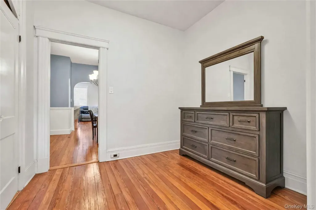 5917 Putnam Avenue Ridgewood NY 11385