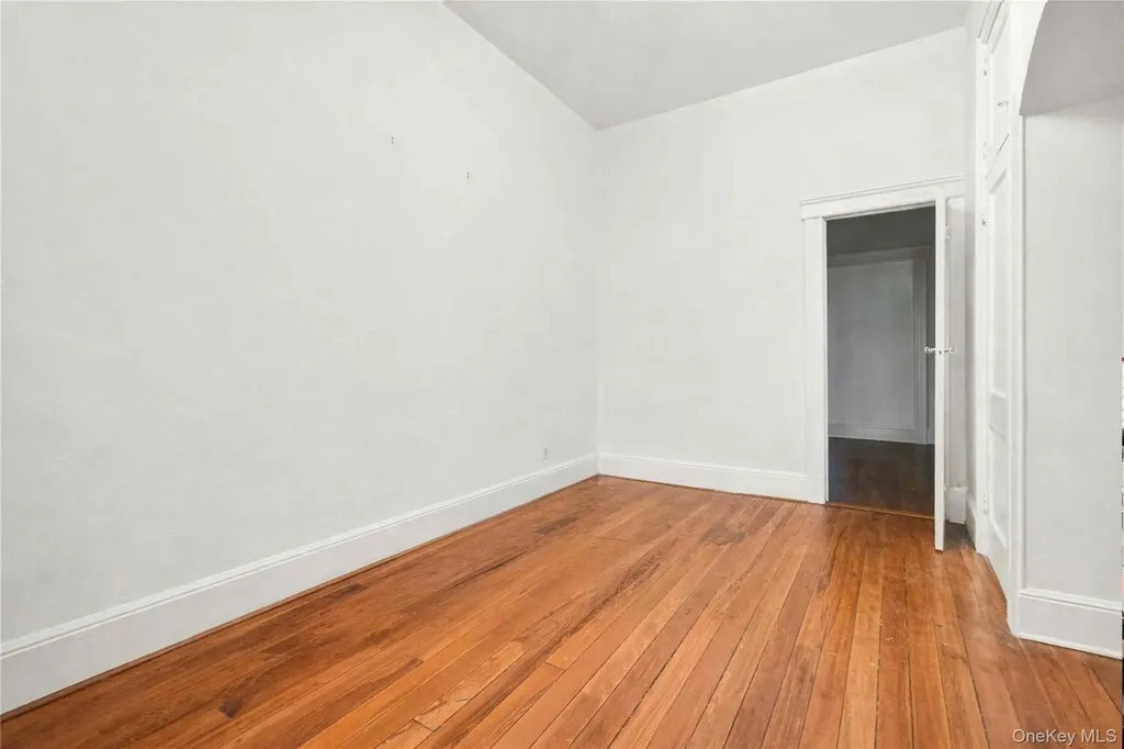 5917 Putnam Avenue Ridgewood NY 11385