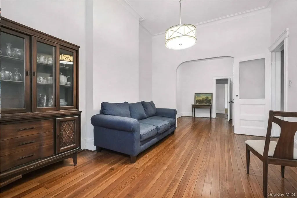 5917 Putnam Avenue Ridgewood NY 11385