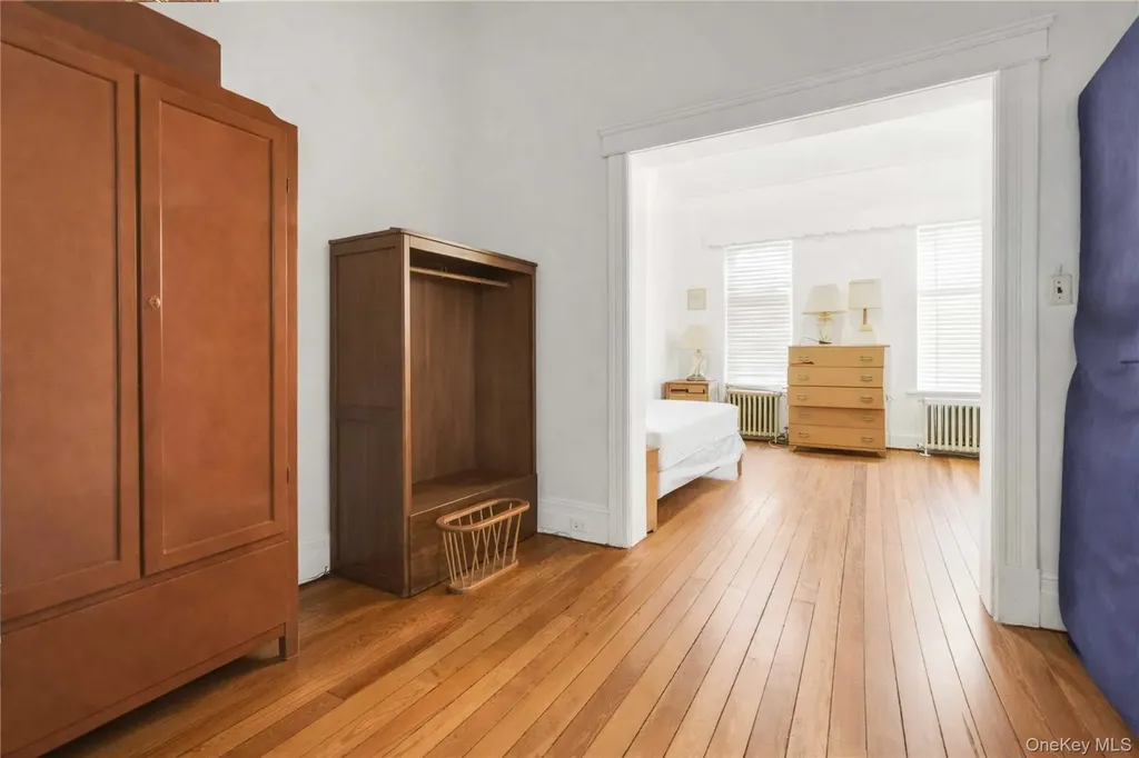 5917 Putnam Avenue Ridgewood NY 11385