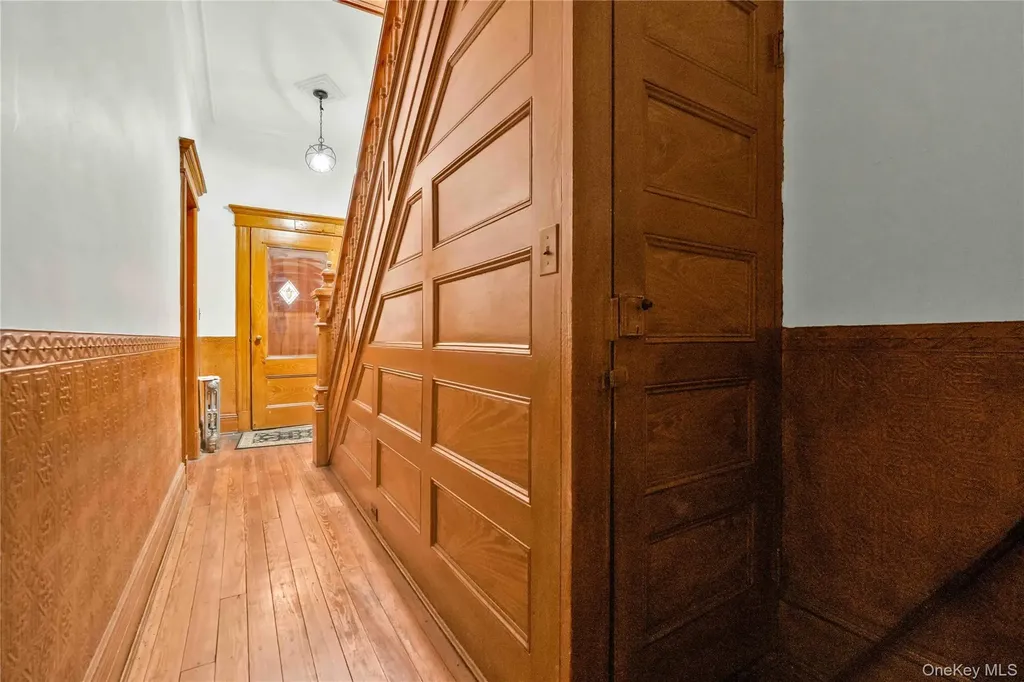 5917 Putnam Avenue Ridgewood NY 11385