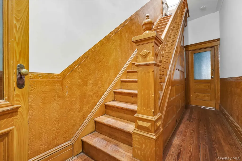 5917 Putnam Avenue Ridgewood NY 11385
