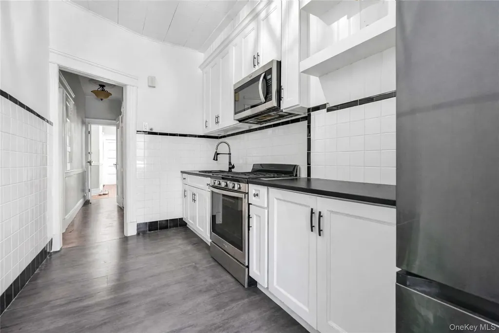 5917 Putnam Avenue Ridgewood NY 11385