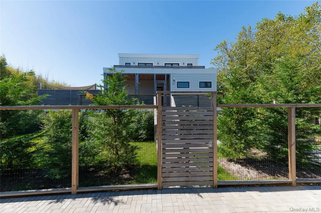 31 Atlantic Avenue Seaview NY 11770