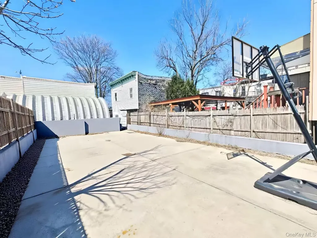 5431 Nurge Avenue Maspeth NY 11378