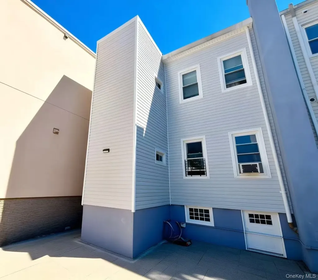5431 Nurge Avenue Maspeth NY 11378