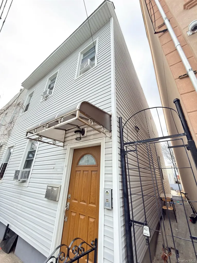 5431 Nurge Avenue Maspeth NY 11378