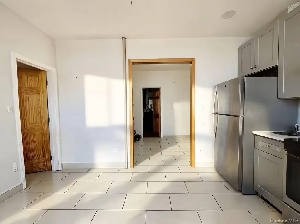 5431 Nurge Avenue Maspeth NY 11378