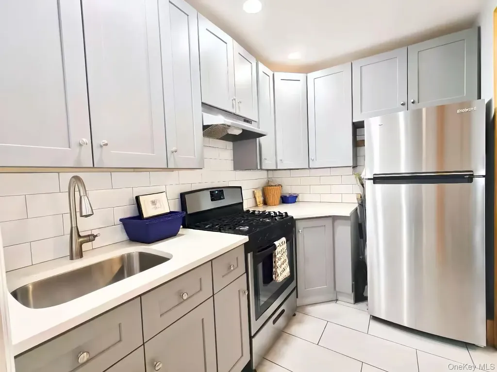 5431 Nurge Avenue Maspeth NY 11378