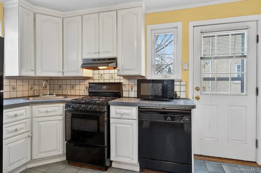 21 Lawrence Place Pelham NY 10803