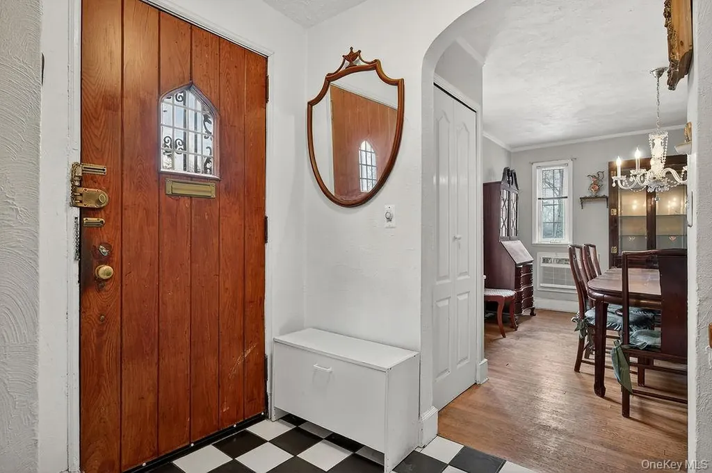 21 Lawrence Place Pelham NY 10803