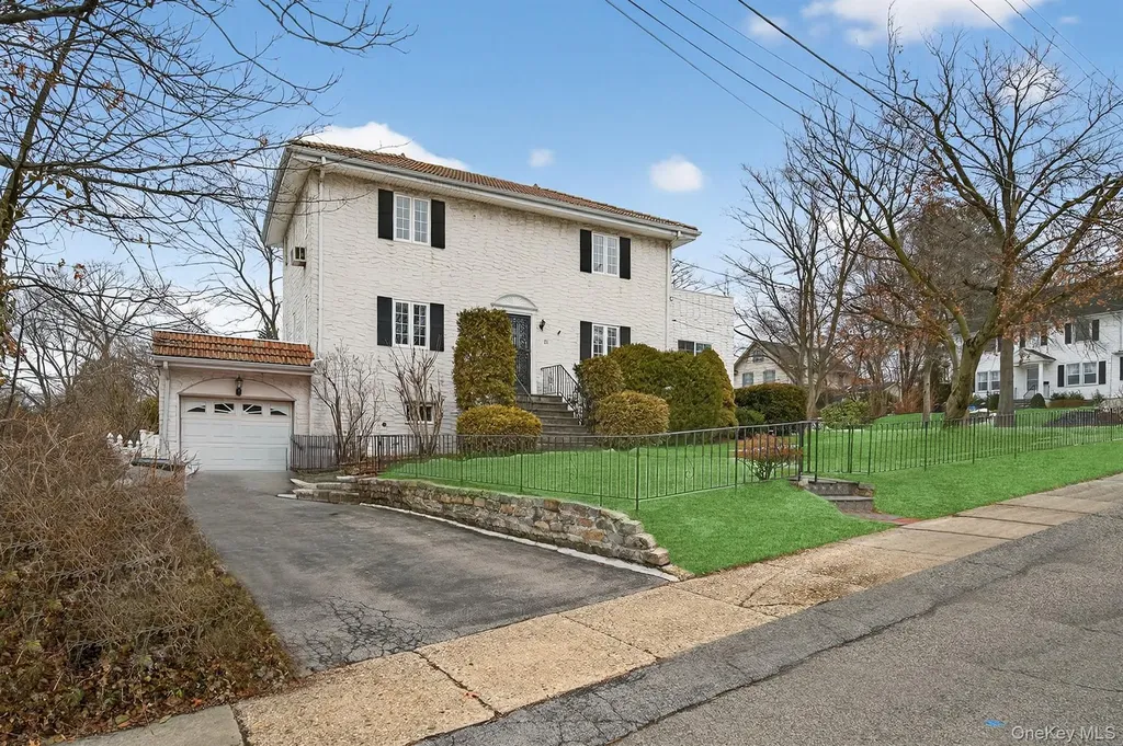 21 Lawrence Place Pelham NY 10803