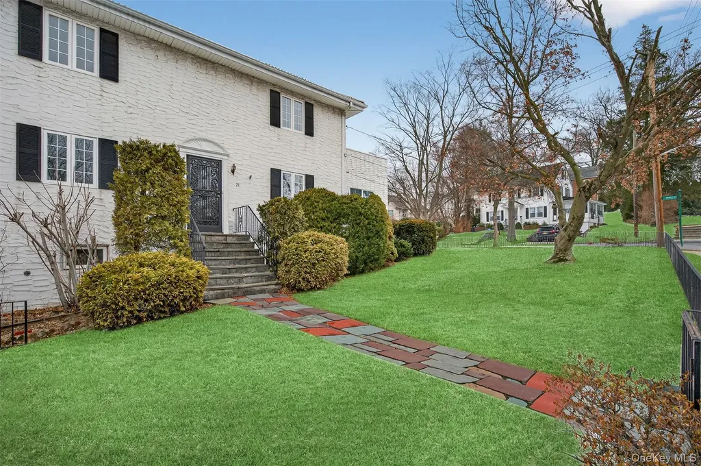 21 Lawrence Place Pelham NY 10803