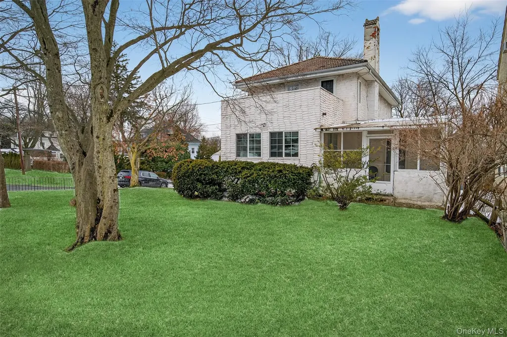 21 Lawrence Place Pelham NY 10803