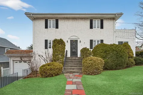 21 Lawrence Place Pelham NY 10803