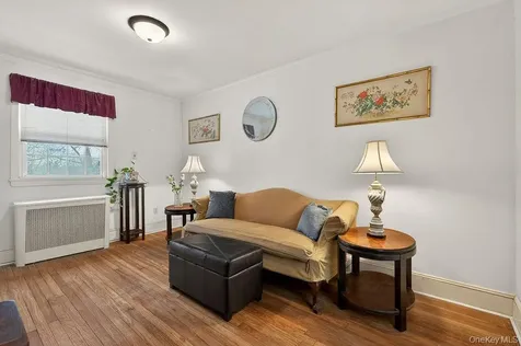 21 Lawrence Place Pelham NY 10803