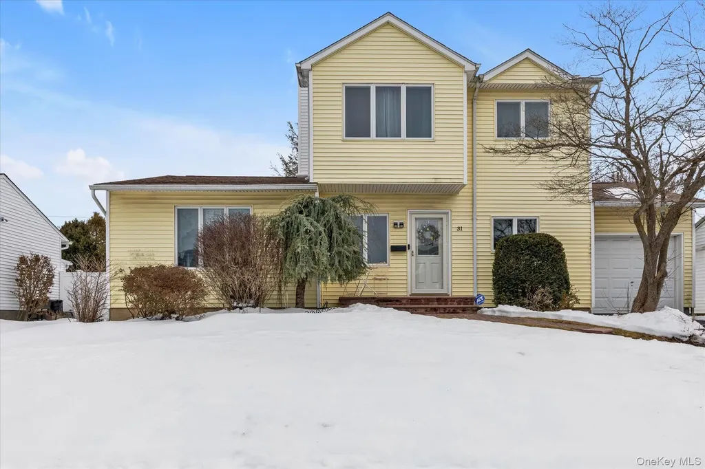 31 Steven Street Plainview NY 11803