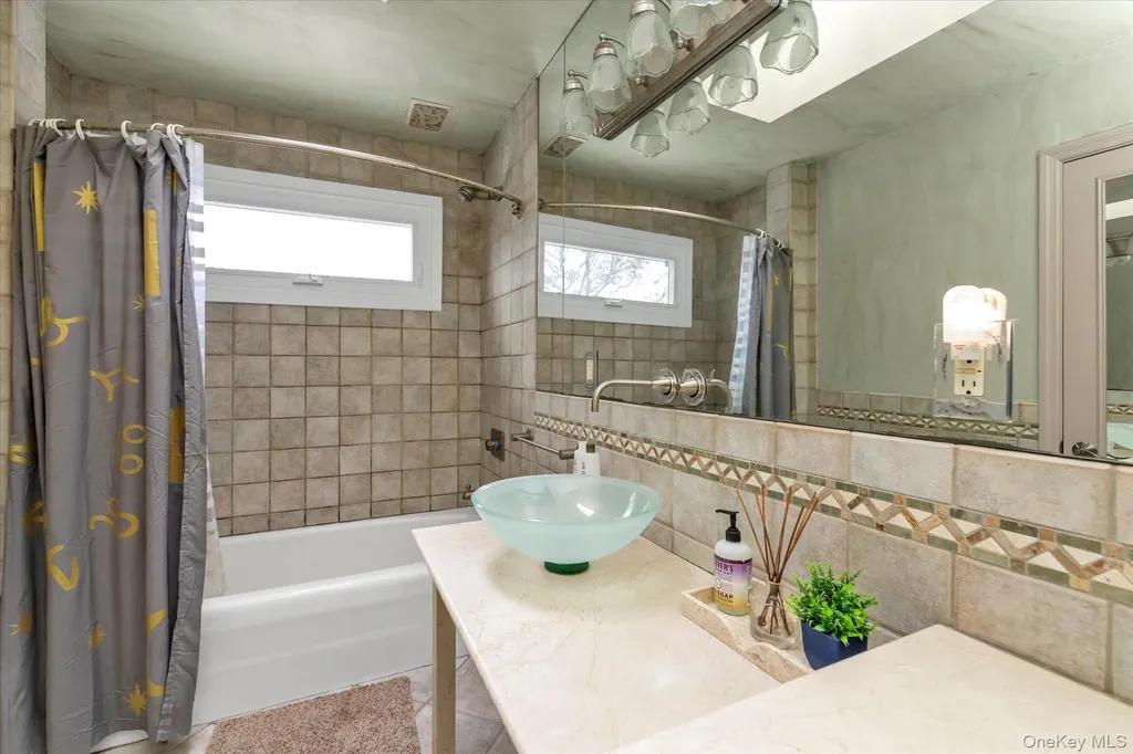 31 Steven Street Plainview NY 11803