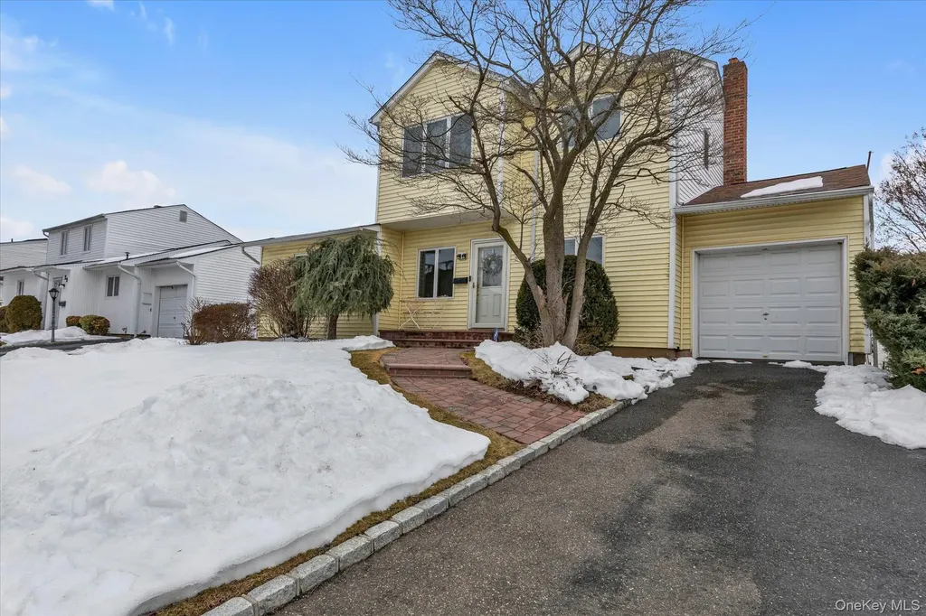 31 Steven Street Plainview NY 11803
