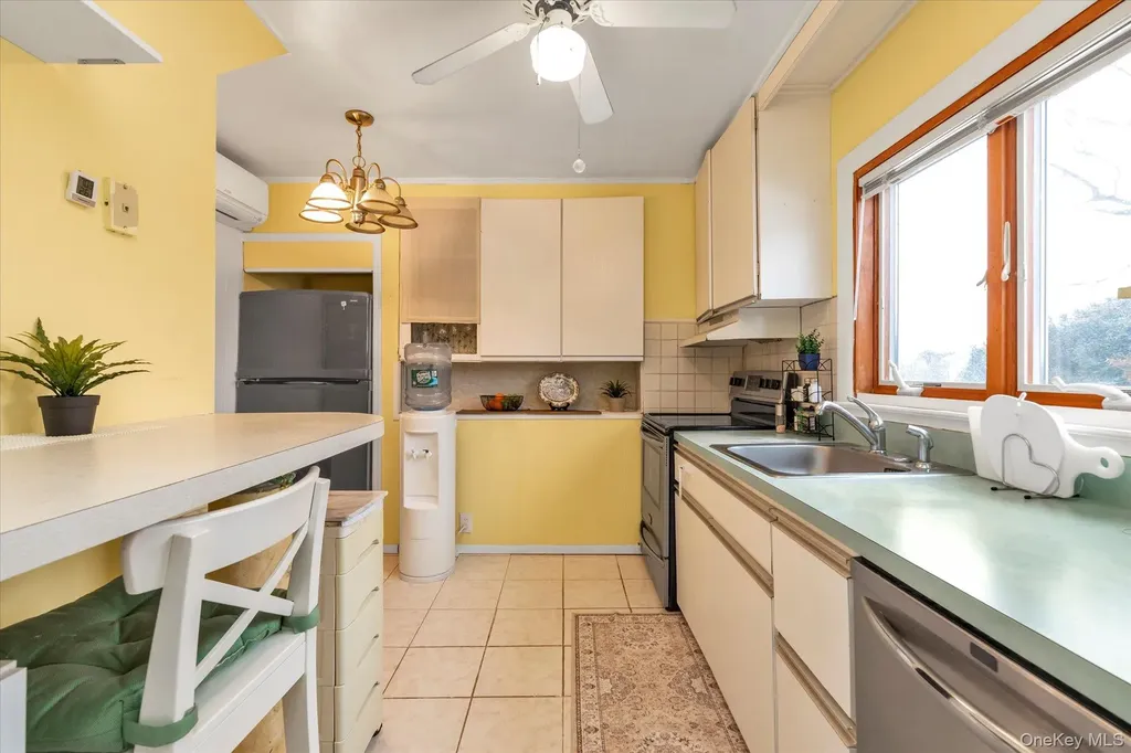 31 Steven Street Plainview NY 11803