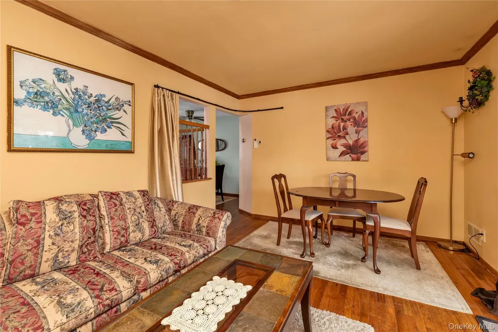 31 Steven Street Plainview NY 11803