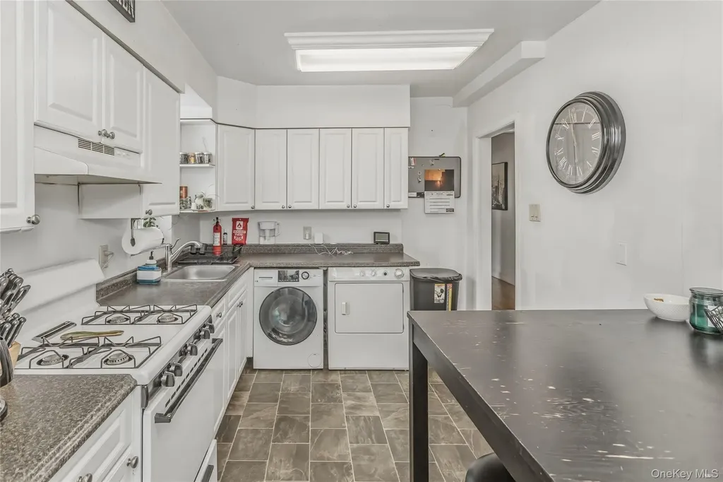 325 E Park Avenue Long Beach NY 11561