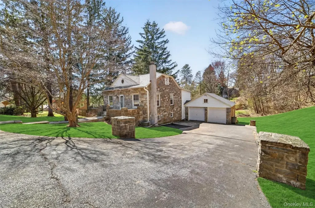 17 Hillside Terrace Amawalk NY 10501