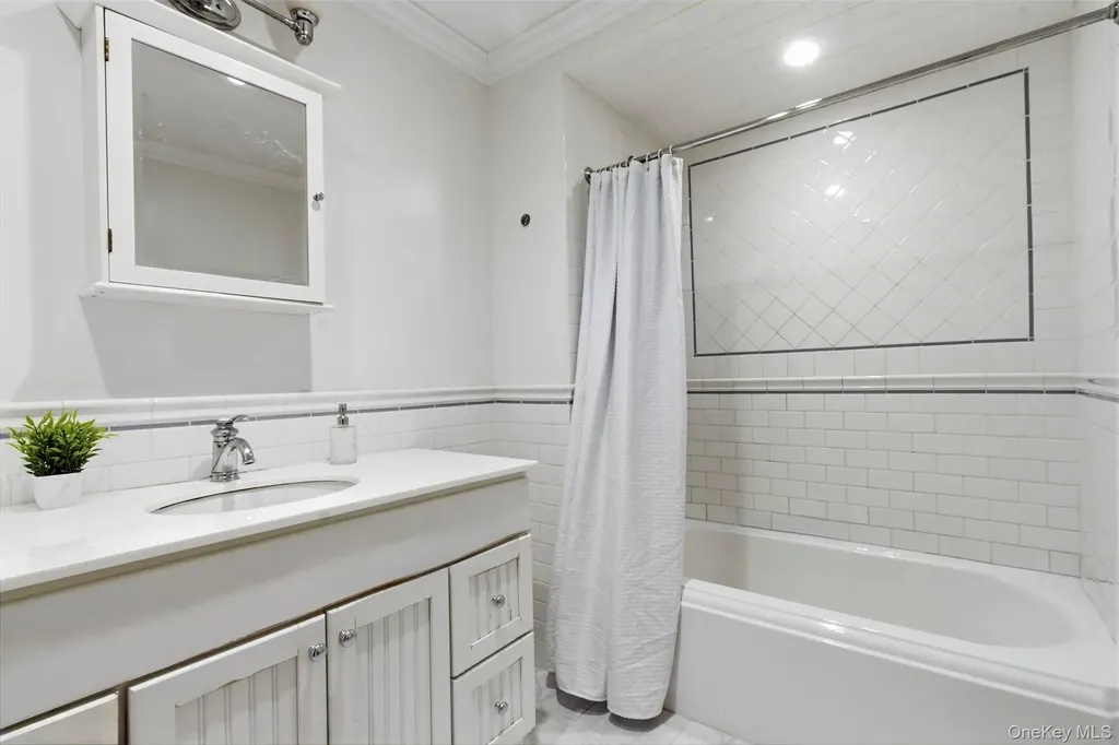 74 Old Post Lane Mamaroneck NY 10543