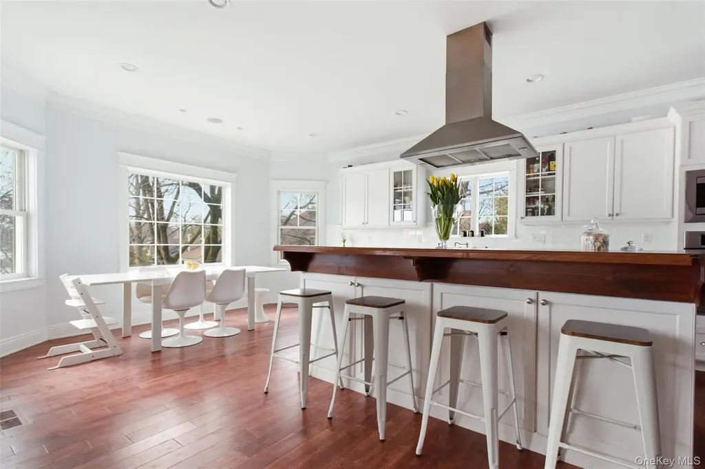 74 Old Post Lane Mamaroneck NY 10543