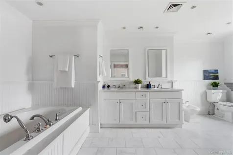 74 Old Post Lane Mamaroneck NY 10543