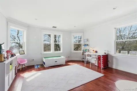 74 Old Post Lane Mamaroneck NY 10543