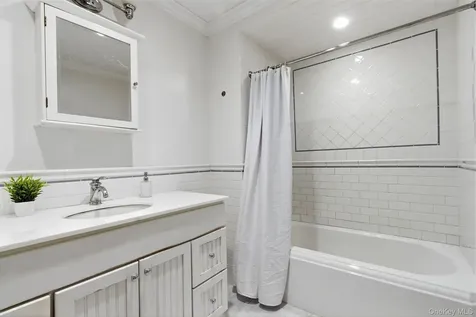 74 Old Post Lane Mamaroneck NY 10543