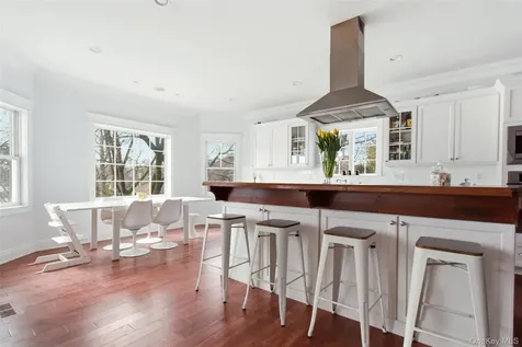 74 Old Post Lane Mamaroneck NY 10543