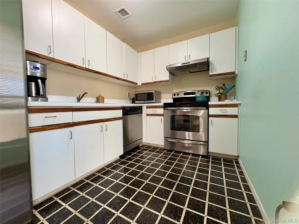 31 Anchor Street Freeport NY 11520