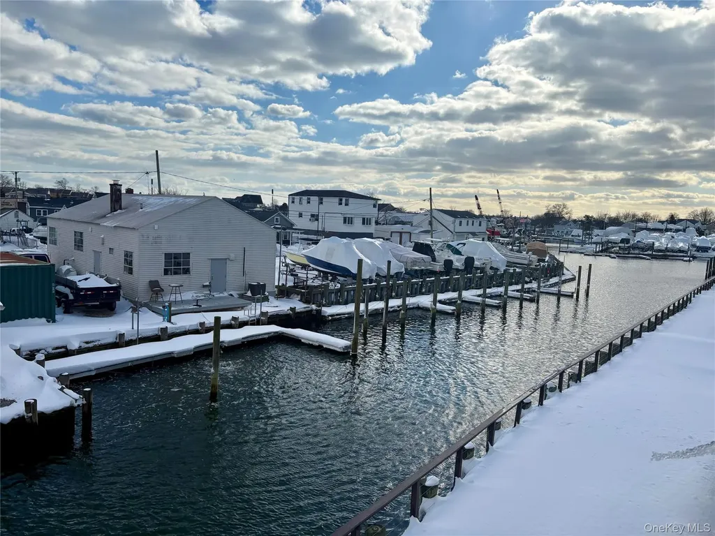 31 Anchor Street Freeport NY 11520
