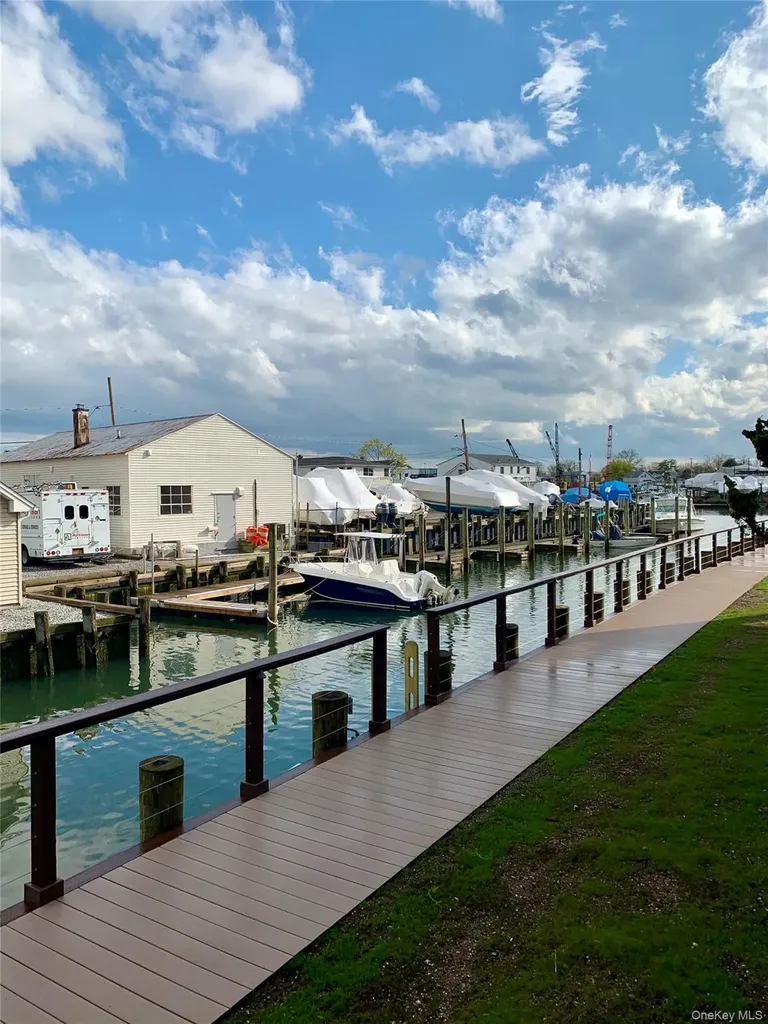 31 Anchor Street Freeport NY 11520