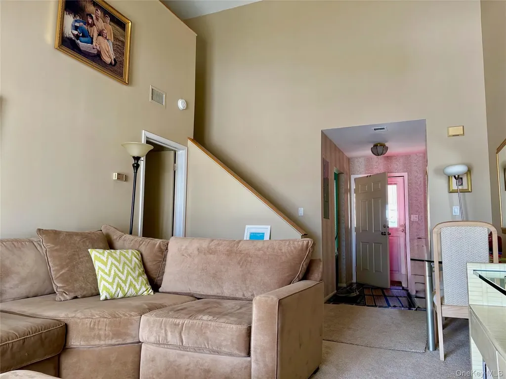 31 Anchor Street Freeport NY 11520