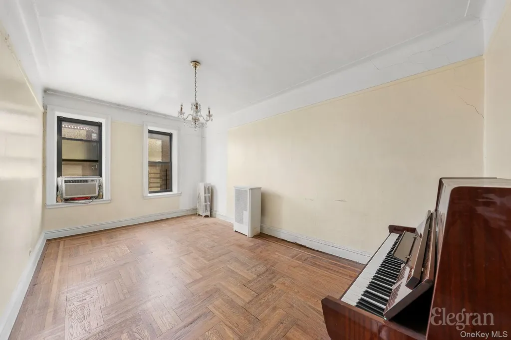 37-16 83 Jackson Heights NY 11372