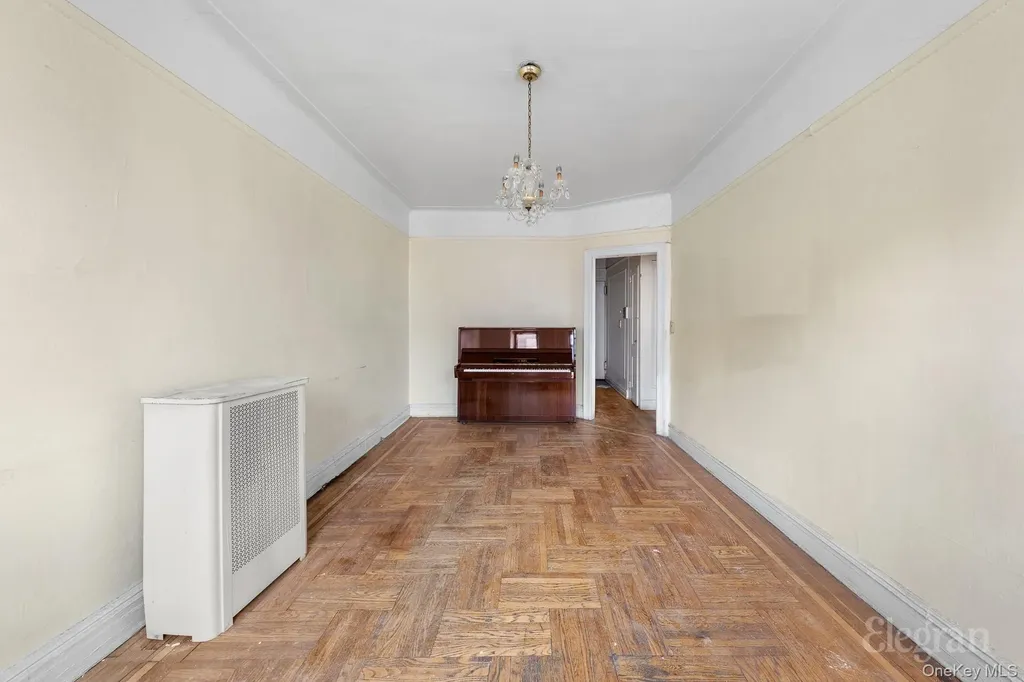 37-16 83 Jackson Heights NY 11372