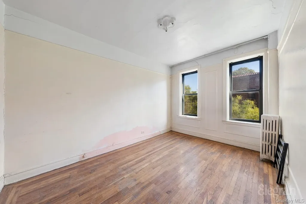 37-16 83 Jackson Heights NY 11372