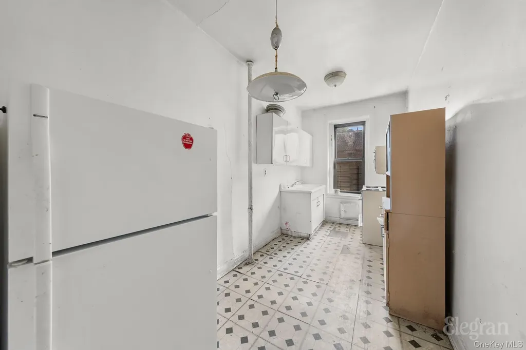 37-16 83 Jackson Heights NY 11372
